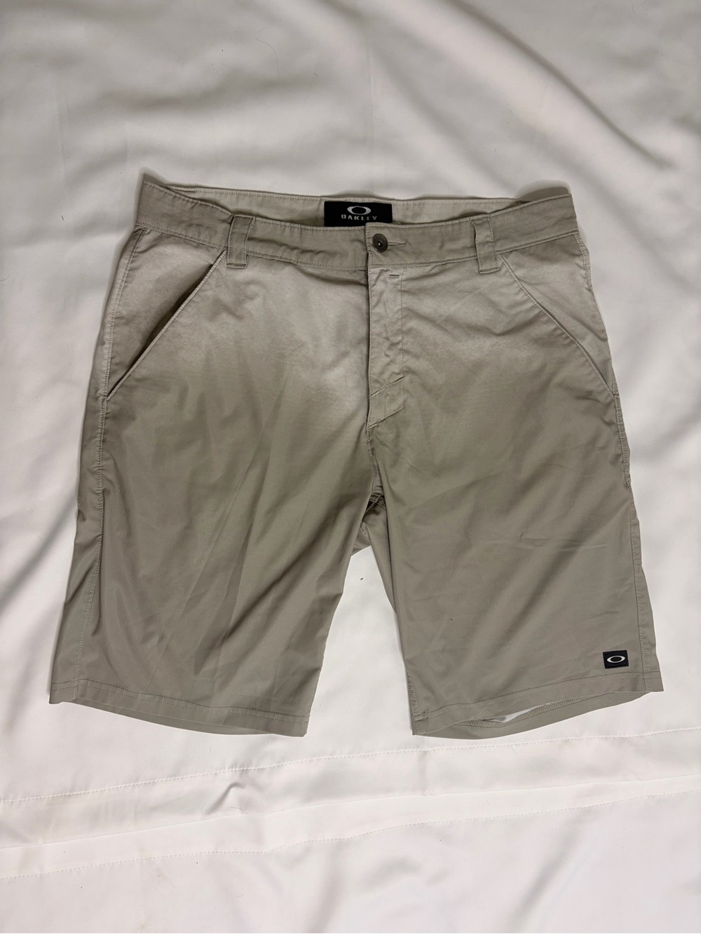 NWOT Oakley Performance Shorts Stretchy and Soft White &Gray Ombre Men’s Size 36